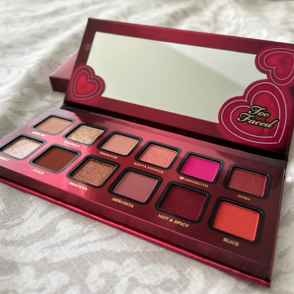 Too Faced x Mariale - Amor Caliente Eyeshadow Palette - Picture 4 of 4